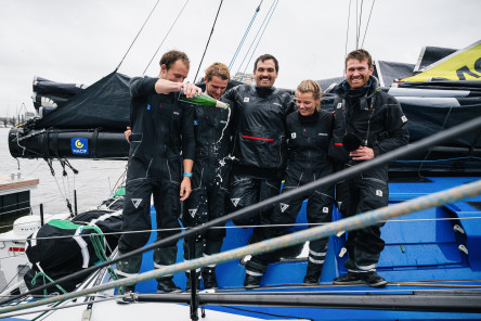 Arrivée du premier IMOCA, MACIF Prévoyance, grand gagnant de la Course des Caps Boulogne sur Mer Banque Populaire du Nord 2025.