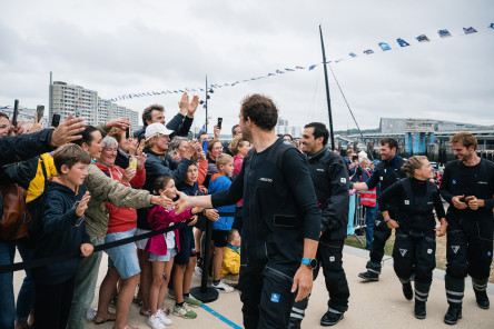Arrivée du premier IMOCA, MACIF Prévoyance, grand gagnant de la Course des Caps Boulogne sur Mer Banque Populaire du Nord 2025.