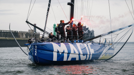 Arrivée du premier IMOCA, MACIF Prévoyance, grand gagnant de la Course des Caps Boulogne sur Mer Banque Populaire du Nord 2025.
