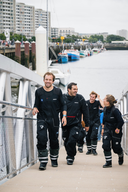 Arrivée du premier IMOCA, MACIF Prévoyance, grand gagnant de la Course des Caps Boulogne sur Mer Banque Populaire du Nord 2025.