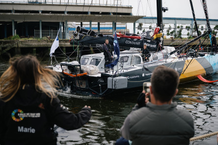 Arrivée du quatrième IMOCA, Malizia, sur la Course des Caps Boulogne sur Mer Banque Populaire du Nord 2025.
