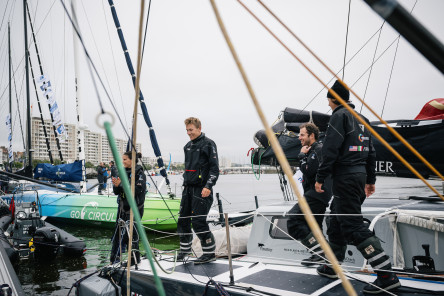 Arrivée du quatrième IMOCA, Malizia, sur la Course des Caps Boulogne sur Mer Banque Populaire du Nord 2025.