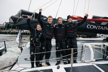 Arrivée du quatrième IMOCA, Malizia, sur la Course des Caps Boulogne sur Mer Banque Populaire du Nord 2025.