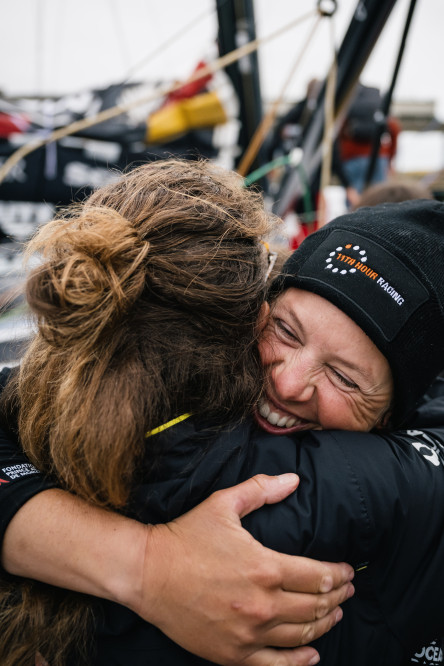 Arrivée du quatrième IMOCA, Malizia, sur la Course des Caps Boulogne sur Mer Banque Populaire du Nord 2025.