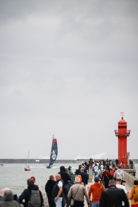Arrivée du deuxième IMOCA, Petit Prince Queguiner, second de la Course des Caps Boulogne sur Mer Banque Populaire du Nord 2025.