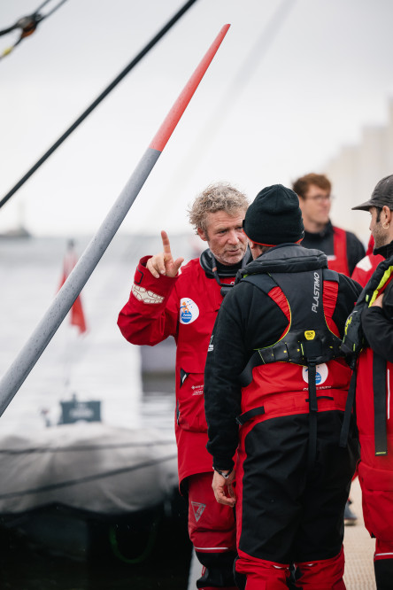 Arrivée du deuxième IMOCA, Petit Prince Queguiner, second de la Course des Caps Boulogne sur Mer Banque Populaire du Nord 2025.
