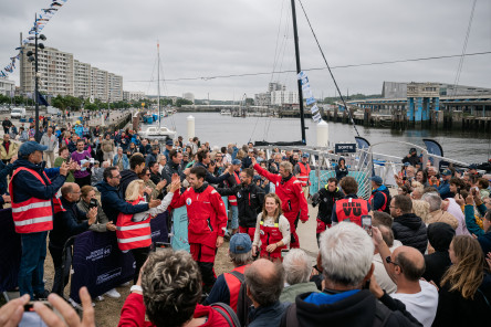 Arrivée du deuxième IMOCA, Petit Prince Queguiner, second de la Course des Caps Boulogne sur Mer Banque Populaire du Nord 2025.