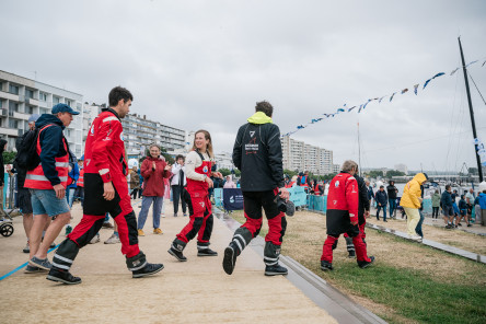 Arrivée du deuxième IMOCA, Petit Prince Queguiner, second de la Course des Caps Boulogne sur Mer Banque Populaire du Nord 2025.