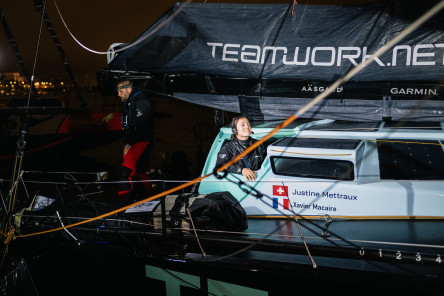 Arrivée de l'IMOCA TeamWork.net Team SNEF, sixième de la Course des Caps Boulogne sur Mer Banque Populaire du Nord 2025.