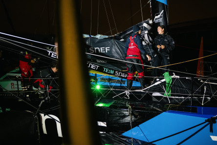 Arrivée de l'IMOCA TeamWork.net Team SNEF, sixième de la Course des Caps Boulogne sur Mer Banque Populaire du Nord 2025.