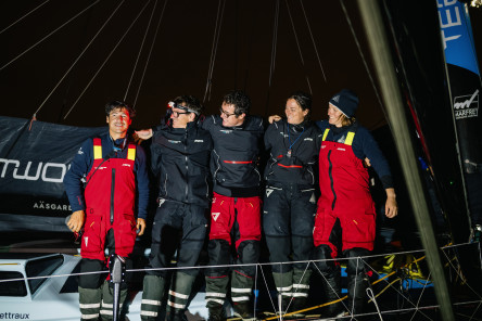 Arrivée de l'IMOCA TeamWork.net Team SNEF, sixième de la Course des Caps Boulogne sur Mer Banque Populaire du Nord 2025.