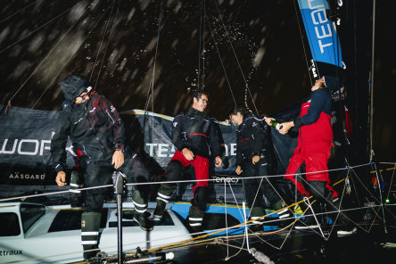 Arrivée de l'IMOCA TeamWork.net Team SNEF, sixième de la Course des Caps Boulogne sur Mer Banque Populaire du Nord 2025.